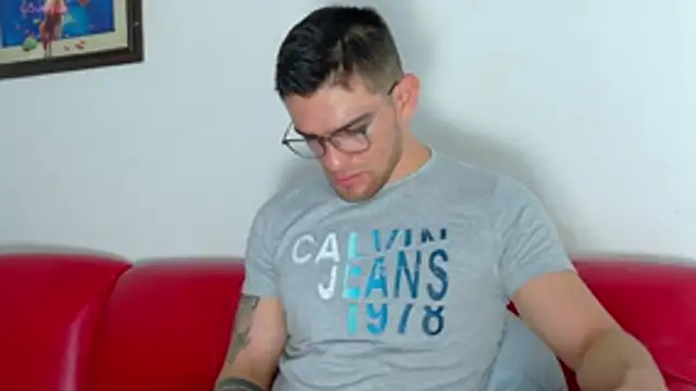 Snapshot of Sexy_Alejandro_ chatting on 27, 5, 2026 Sexy Alejandro online show from 27, 5, 2026