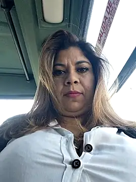 Laura-Hernandez online show from 4, 3, 2026