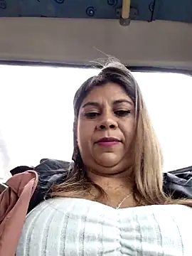 Laura-Hernandez online show from 25, 11, 2025