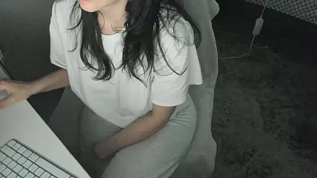 bigb00tyjudyyX online show from 9, 4, 2026