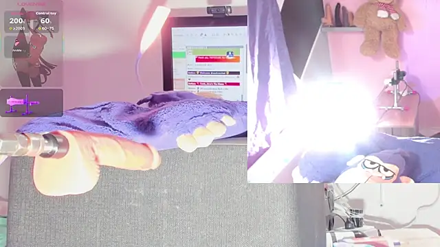 Snapshot of kira_touka chatting on 24, 11, 2025 kira touka online show from 24, 11, 2025