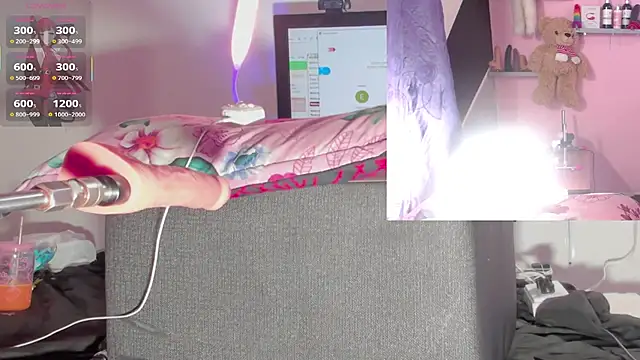 Snapshot of kira_touka chatting on 27, 11, 2025 kira touka online show from 27, 11, 2025