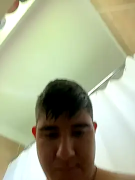 Snapshot of Yann_18 chatting on 27, 10, 2025 Yann 18 online show from 27, 10, 2025