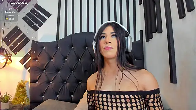 Snapshot of Kenia_Fox chatting on 8, 1, 2025 Kenia Fox online show from 8, 1, 2025