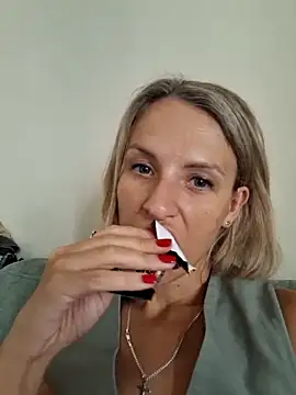 Snapshot of YourJuliena chatting on 23, 2, 2025 YourJuliena online show from 23, 2, 2025