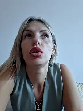 Snapshot of YourJuliena chatting on 3, 3, 2025 YourJuliena online show from 3, 3, 2025