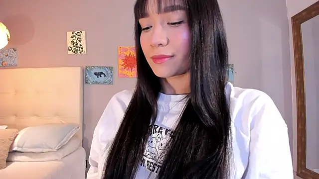 Snapshot of Maia_W10 chatting on 13, 5, 2026 Maia W10 online show from 13, 5, 2026