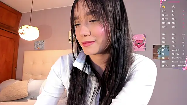 Snapshot of Maia_W10 chatting on 11, 5, 2026 Maia W10 online show from 11, 5, 2026