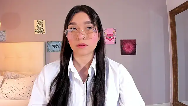 Snapshot of Maia_W10 chatting on 26, 5, 2026 Maia W10 online show from 26, 5, 2026