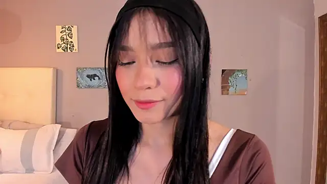 Snapshot of Maia_W10 chatting on 27, 4, 2026 Maia W10 online show from 27, 4, 2026