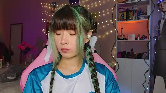 E v E  online show from 9, 11, 2025