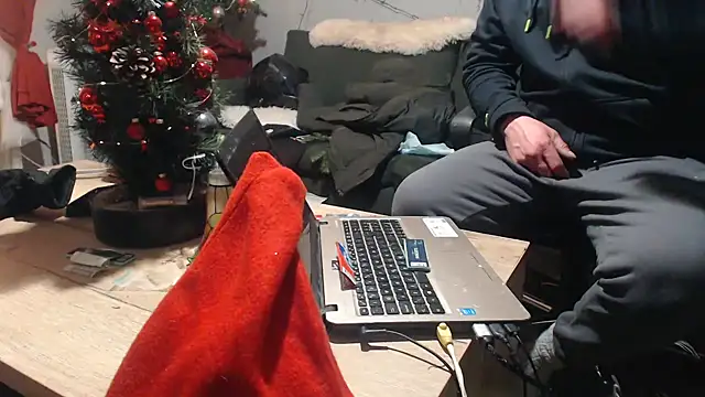 Snapshot of mikeythebestsucker chatting on 24, 12, 2024 mikeythebestsucker online show from 24, 12, 2024