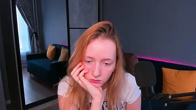 Snapshot of OddlyFamiliar chatting on 19, 12, 2024 OddlyFamiliar online show from 19, 12, 2024