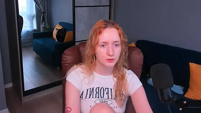 Snapshot of OddlyFamiliar chatting on 13, 2, 2025 OddlyFamiliar online show from 13, 2, 2025