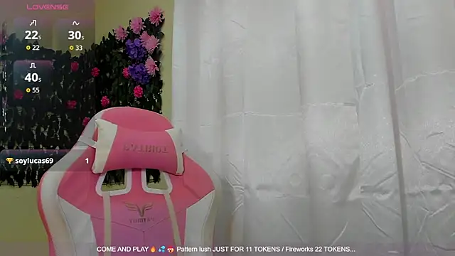 sweetieandjuicyy online show from 5, 11, 2025