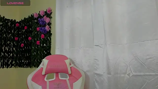 sweetieandjuicyy online show from 14, 10, 2025