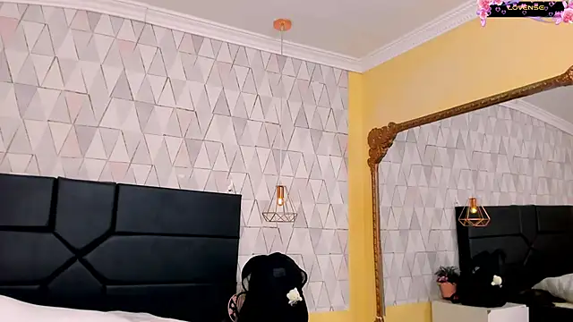 JustinePerry online show from 21, 4, 2026