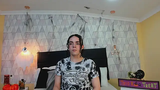 Snapshot of JustinePerry chatting on 22, 10, 2025 JustinePerry online show from 22, 10, 2025