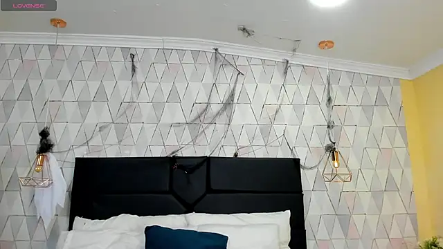 Snapshot of JustinePerry chatting on 6, 11, 2025 JustinePerry online show from 6, 11, 2025