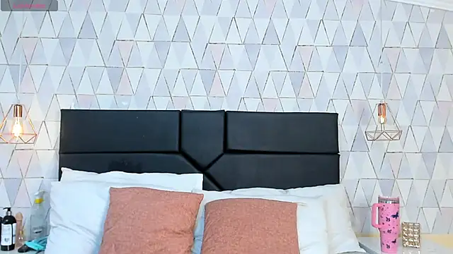 Snapshot of JustinePerry chatting on 28, 11, 2025 JustinePerry online show from 28, 11, 2025