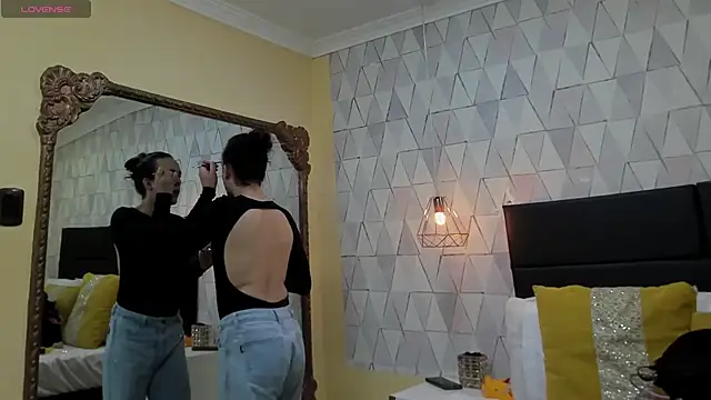 Snapshot of JustinePerry chatting on 18, 10, 2025 JustinePerry online show from 18, 10, 2025