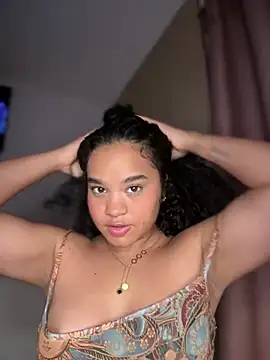 Snapshot of Lucy_wilson5 chatting on 8, 3, 2025 Lucy wilson5 online show from 8, 3, 2025
