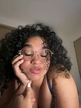 Snapshot of Lucy_wilson5 chatting on 23, 2, 2025 Lucy wilson5 online show from 23, 2, 2025