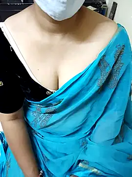 Snapshot of aliseanu chatting on 8, 3, 2025 aliseanu online show from 8, 3, 2025