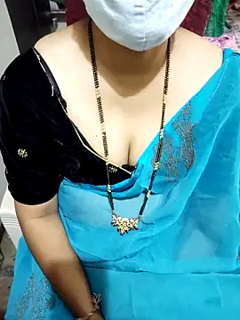 Snapshot of aliseanu chatting on 8, 3, 2025 aliseanu online show from 8, 3, 2025