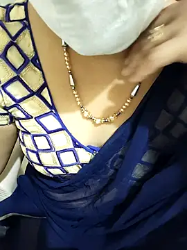 Snapshot of aliseanu chatting on 9, 10, 2025 aliseanu online show from 9, 10, 2025