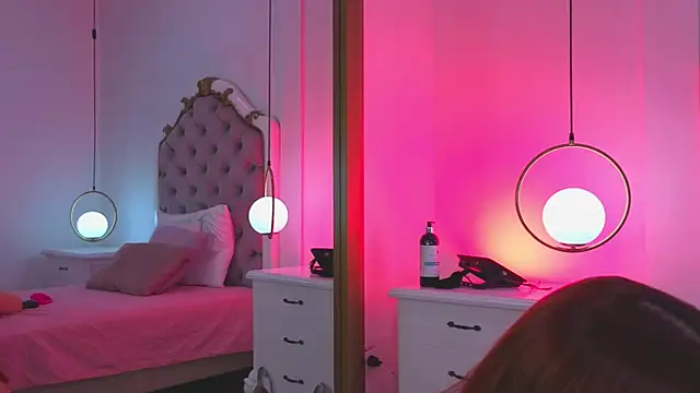 Snapshot of _ambar_Adamss chatting on 8, 11, 2025 ambar Adamss online show from 8, 11, 2025