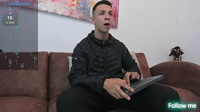 Samuel Up online show from 4, 3, 2025