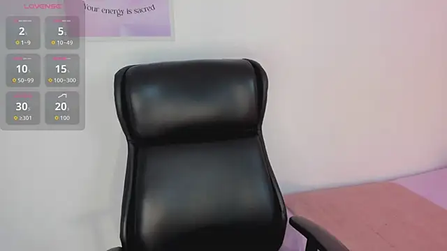 LanaJones  online show from 15, 4, 2026