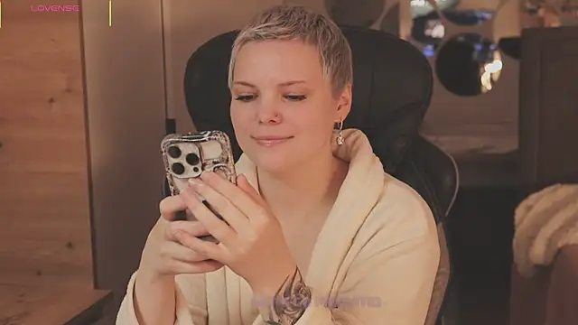 LikaBerry1 online show from 5, 12, 2025