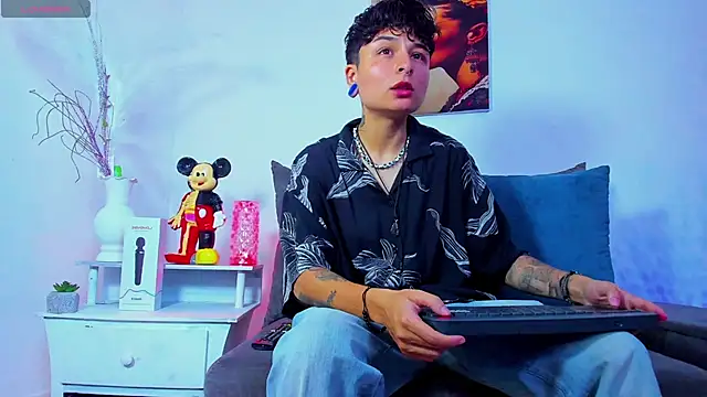 ZuryRamirez  online show from 18, 1, 2025