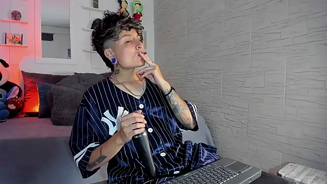 ZuryRamirez  online show from 22, 10, 2025