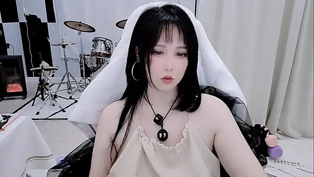 Snapshot of Vaness-a chatting on 4, 4, 2026 Vaness-a online show from 4, 4, 2026