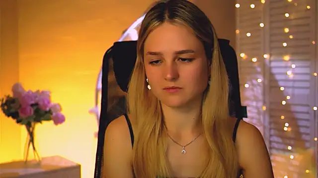 DeboraLarson online show from 13, 10, 2025