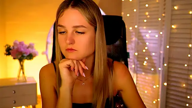 DeboraLarson online show from 16, 11, 2025