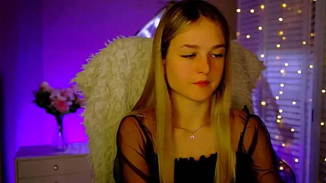 DeboraLarson online show from 28, 11, 2025