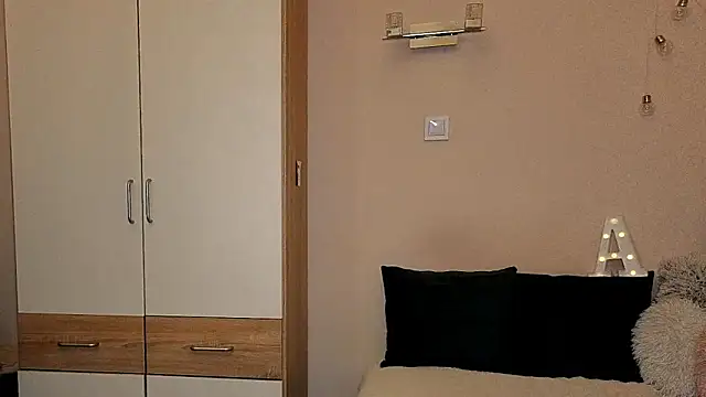 Snapshot of Hidden_Gem_ chatting on 18, 11, 2025 Hidden Gem online show from 18, 11, 2025