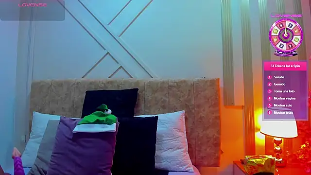 ashley  foxx  online show from 18, 12, 2025