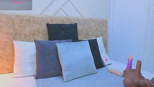 ashley  foxx  online show from 14, 2, 2026