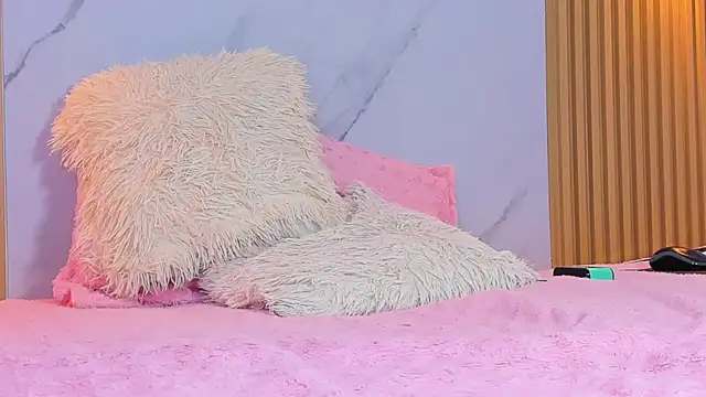 Snapshot of miss_Ari chatting on 24, 12, 2024 miss Ari online show from 24, 12, 2024