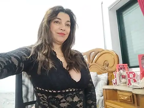 Julie Boronat26 online show from 4, 6, 2026
