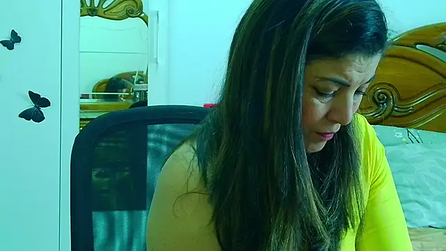 Julie Boronat26 online show from 2, 3, 2026