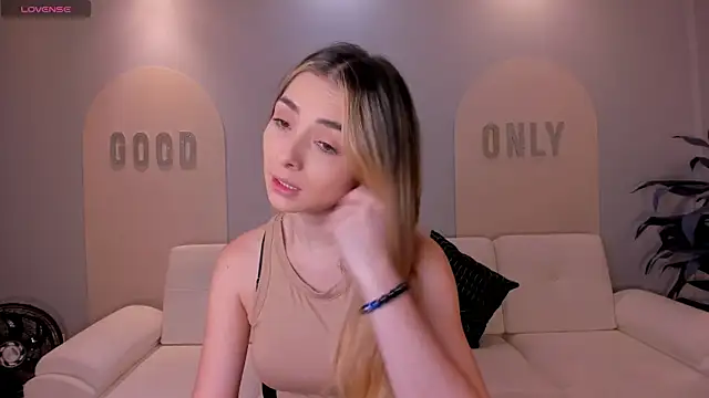 StacyWoods online show from 10, 6, 2026