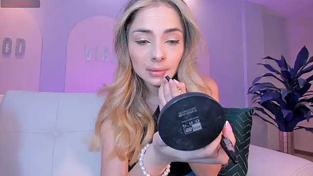 StacyWoods online show from 23, 4, 2026