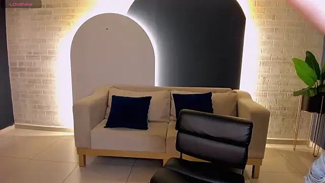 StacyWoods online show from 17, 3, 2025