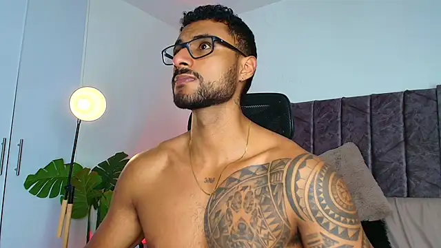 LiamGarcia1 online show from 11, 11, 2025